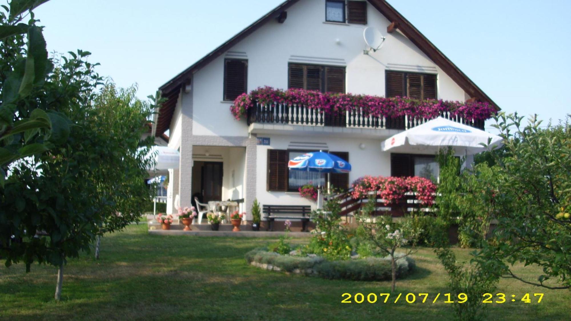 Guest House Adrijana Selište Drežničko Exterior foto