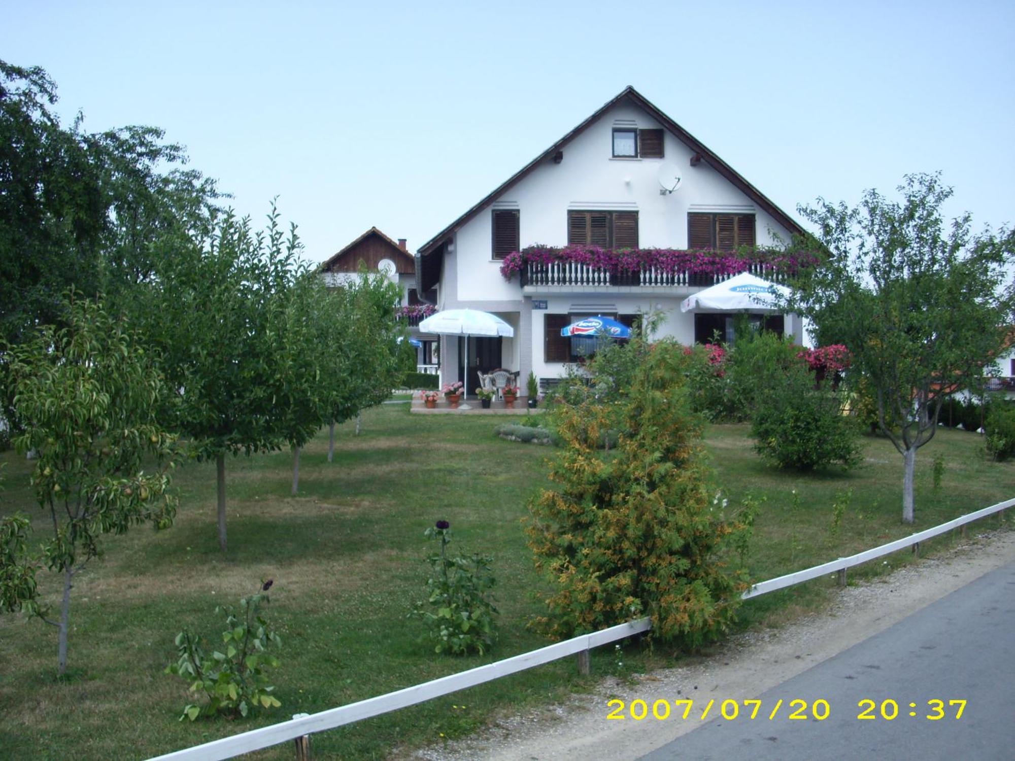Guest House Adrijana Selište Drežničko Exterior foto
