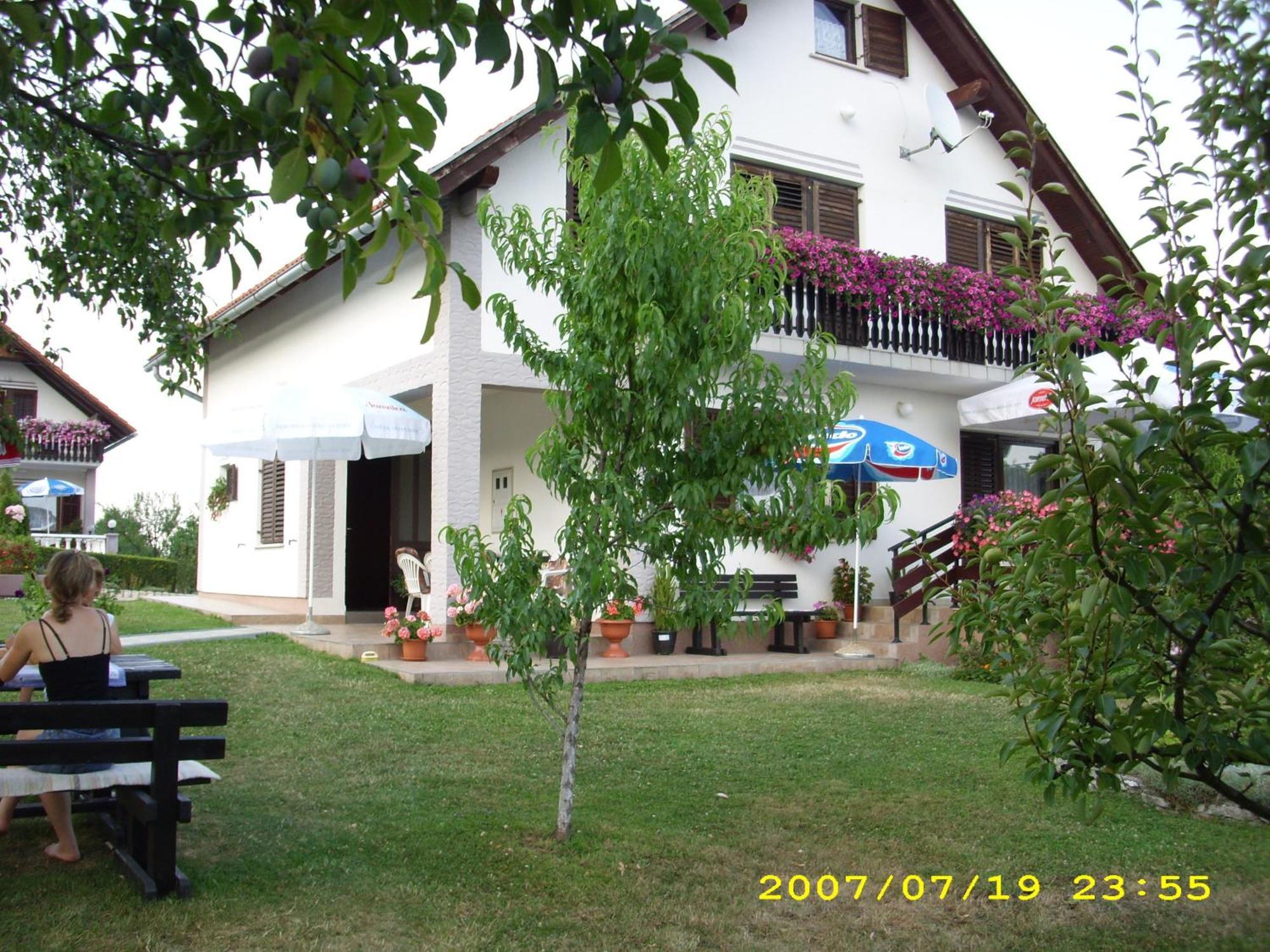 Guest House Adrijana Selište Drežničko Exterior foto