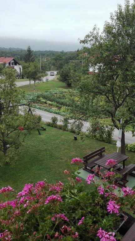 Guest House Adrijana Selište Drežničko Exterior foto